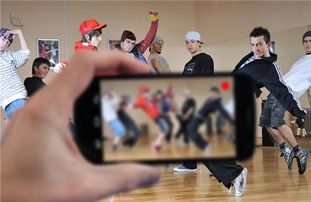 Filming a breakdance performance on a smartphone