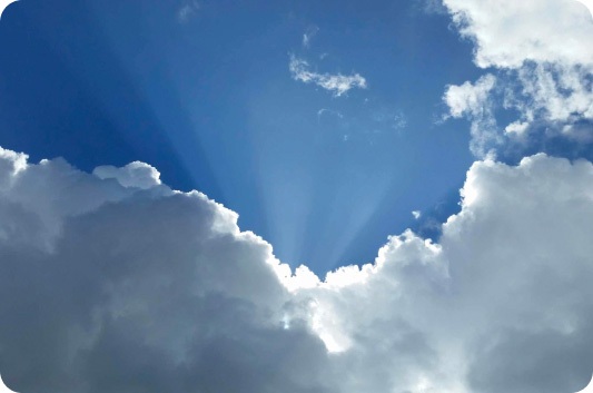 Photo montrant un ciel bleu avec des nuages